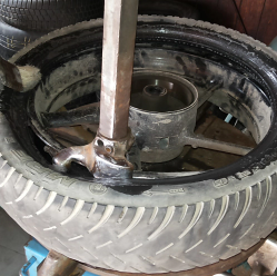 Inflate the tube slightly before inserting it into the tyre envelope.